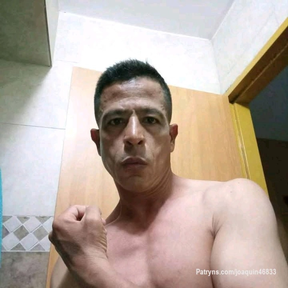 hola chicas estoy desnudito quieres verme 😜🍆